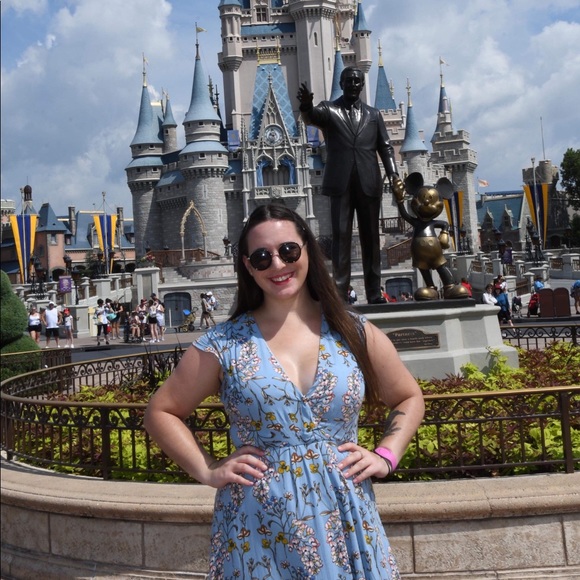 Meet your Posher, Stephanie - Picture 1 of 1